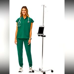 Figs scrub set Hunter Green Used once Top: Small , Jogger: Medium